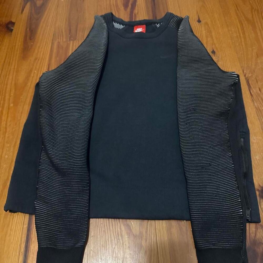 Nike black ribbed sleeve crewneck